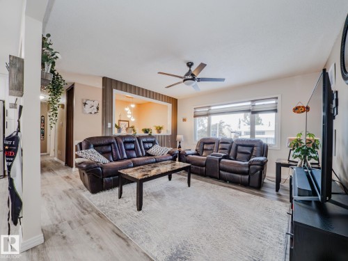 4617 54 Avenue, Calmar, AB - Indoor Photo Showing Living Room