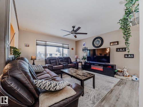 4617 54 Avenue, Calmar, AB - Indoor Photo Showing Living Room