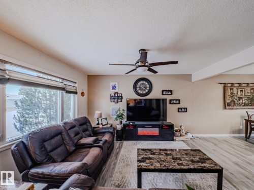 4617 54 Avenue, Calmar, AB - Indoor Photo Showing Living Room