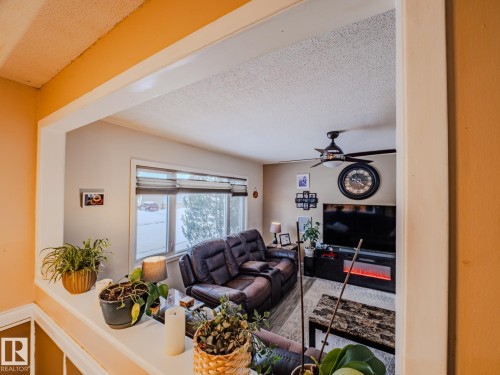 4617 54 Avenue, Calmar, AB - Indoor Photo Showing Living Room