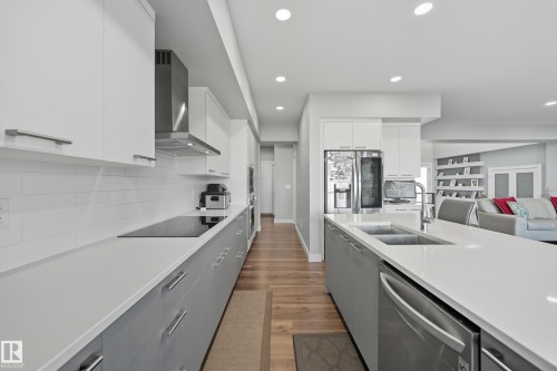 1487 Howes Crescent Sw, Edmonton, AB - Indoor Photo Showing Kitchen With Double Sink With Upgraded Kitchen