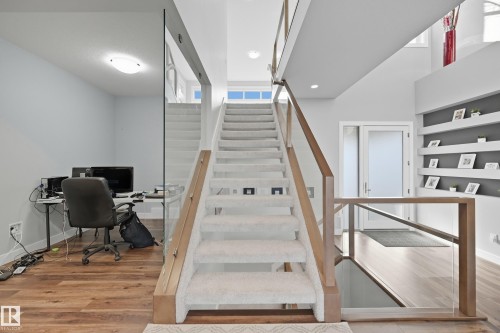 1487 Howes Crescent Sw, Edmonton, AB - Indoor Photo Showing Other Room