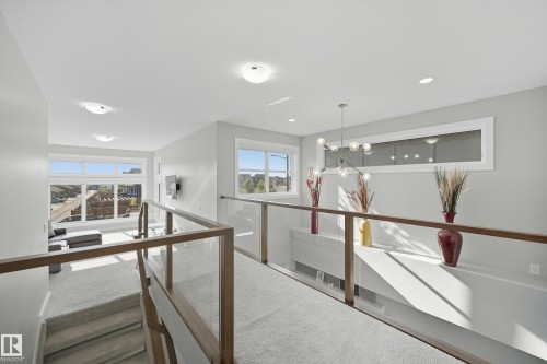 1487 Howes Crescent Sw, Edmonton, AB - Indoor Photo Showing Other Room