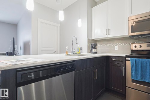 407 812 Welsh Drive, Edmonton, AB - Indoor Photo Showing Kitchen