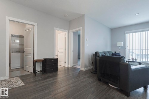407 812 Welsh Drive, Edmonton, AB - Indoor