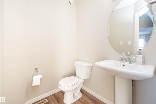 5206 20 Avenue, Edmonton, AB - Indoor Photo Showing Bathroom
