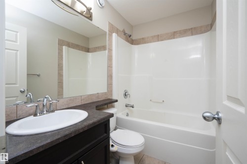5206 20 Avenue, Edmonton, AB - Indoor Photo Showing Bathroom