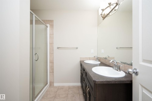5206 20 Avenue, Edmonton, AB - Indoor Photo Showing Bathroom