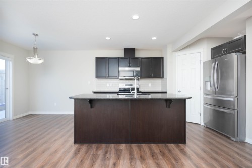 5206 20 Avenue, Edmonton, AB - Indoor Photo Showing Kitchen With Upgraded Kitchen