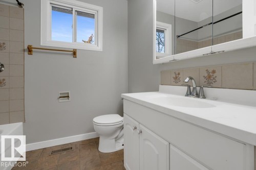 743 Clareview Road, Edmonton, AB - Indoor Photo Showing Bathroom