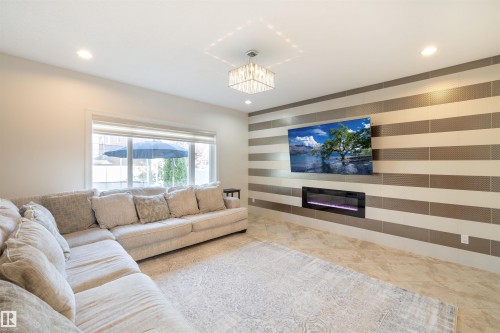 17003 71 Street, Edmonton, AB - Indoor Photo Showing Living Room