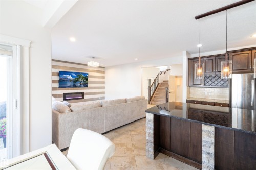 17003 71 Street, Edmonton, AB - Indoor Photo Showing Kitchen