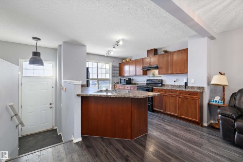 72 5604 199 Street, Edmonton, AB - Indoor Photo Showing Kitchen