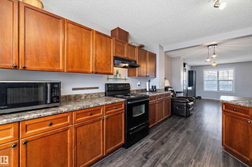 72 5604 199 Street, Edmonton, AB - Indoor Photo Showing Kitchen