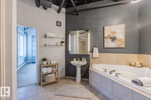 303 10179 105 Street, Edmonton, AB - Indoor Photo Showing Bathroom