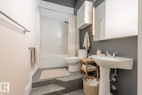 303 10179 105 Street, Edmonton, AB - Indoor Photo Showing Bathroom