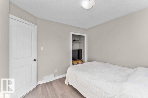 407 Watt Boulevard, Edmonton, AB - Indoor Photo Showing Bedroom
