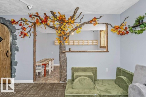 407 Watt Boulevard, Edmonton, AB - Indoor Photo Showing Dining Room