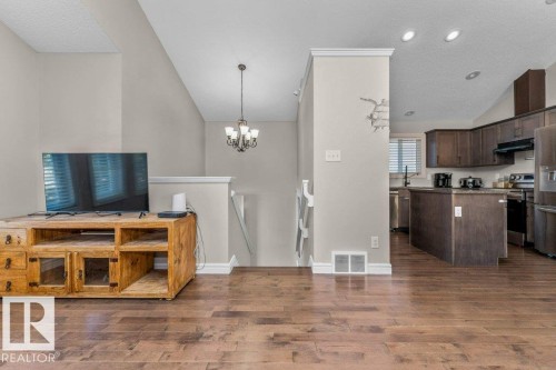 407 Watt Boulevard, Edmonton, AB - Indoor Photo Showing Kitchen