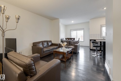 1717 Dumont Crescent, Edmonton, AB - Indoor Photo Showing Living Room