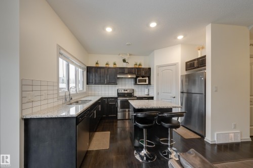 1717 Dumont Crescent, Edmonton, AB - Indoor Photo Showing Kitchen With Upgraded Kitchen