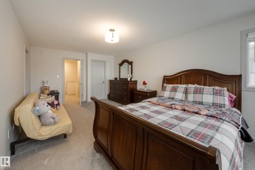 1717 Dumont Crescent, Edmonton, AB - Indoor Photo Showing Bedroom