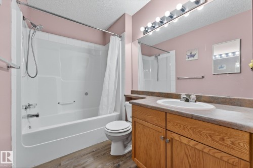 4027 31 Street, Edmonton, AB - Indoor Photo Showing Bathroom