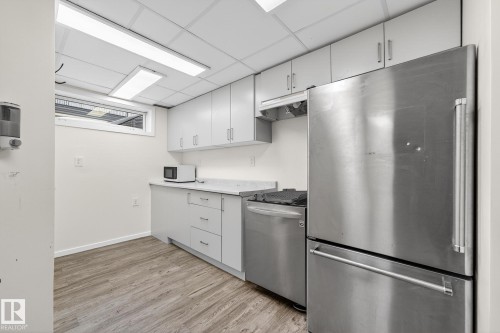4027 31 Street, Edmonton, AB - Indoor Photo Showing Kitchen