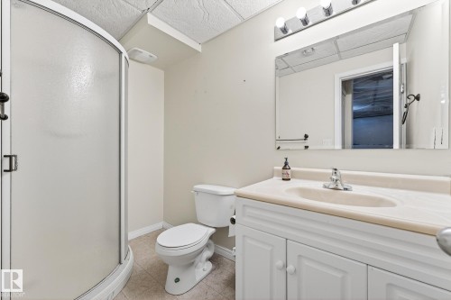 4027 31 Street, Edmonton, AB - Indoor Photo Showing Bathroom