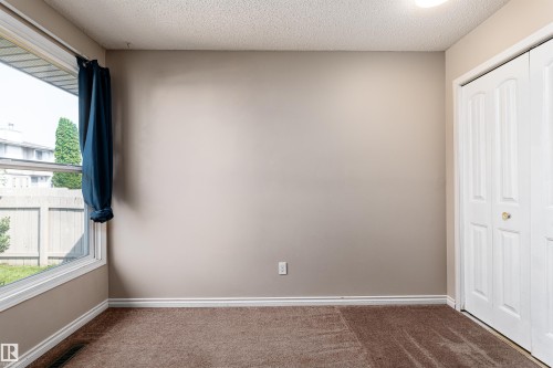 1130 Knottwood Road, Edmonton, AB - Indoor Photo Showing Other Room