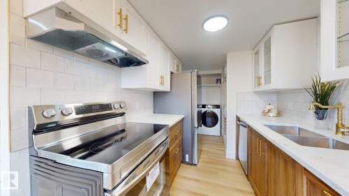 1396 Lakewood Road, Edmonton, AB - Indoor Photo Showing Kitchen With Upgraded Kitchen