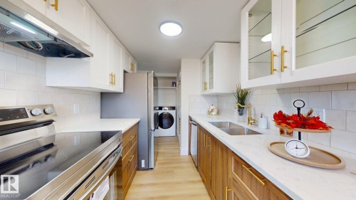 1396 Lakewood Road, Edmonton, AB - Indoor Photo Showing Kitchen With Upgraded Kitchen