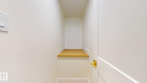 1396 Lakewood Road, Edmonton, AB - Indoor