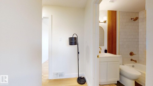 1396 Lakewood Road, Edmonton, AB - Indoor Photo Showing Bathroom