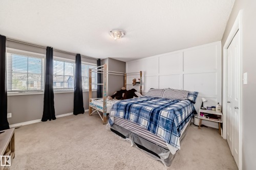 2909 18A Avenue, Edmonton, AB - Indoor Photo Showing Bedroom