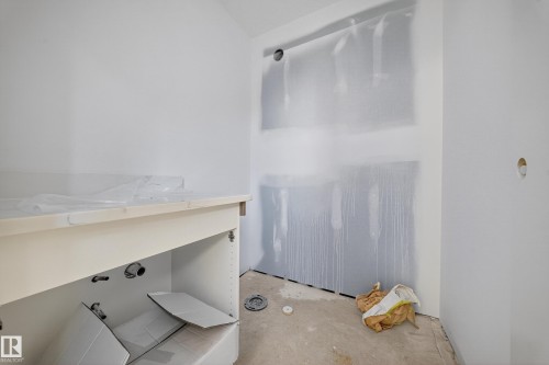 5213 104A Street, Edmonton, AB - Indoor