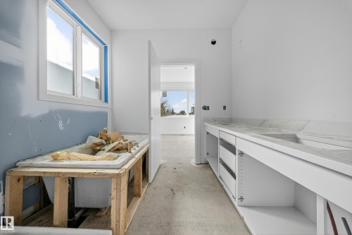 5213 104A Street, Edmonton, AB - Indoor