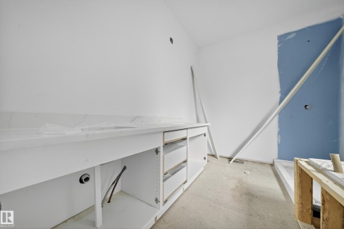 5213 104A Street, Edmonton, AB - Indoor