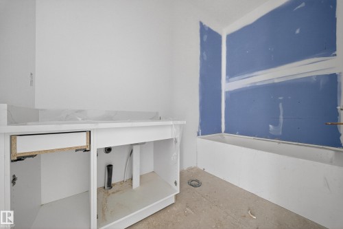 5213 104A Street, Edmonton, AB - Indoor