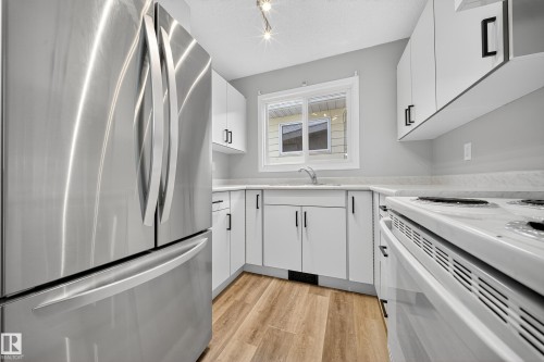 10313 150 Street, Edmonton, AB - Indoor Photo Showing Kitchen
