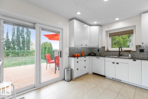 4631 10 Avenue, Edmonton, AB - Indoor Photo Showing Kitchen