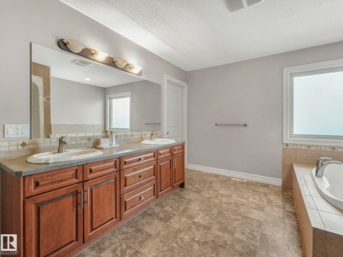 16019 134 Street, Edmonton, AB - Indoor Photo Showing Bathroom