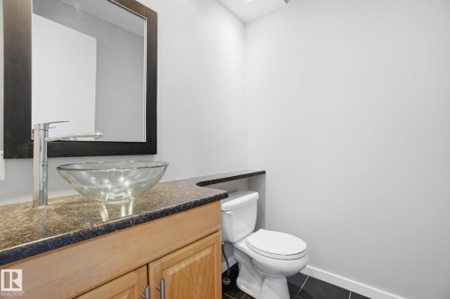 4 14315 Stony Plain Road, Edmonton, AB - Indoor Photo Showing Bathroom