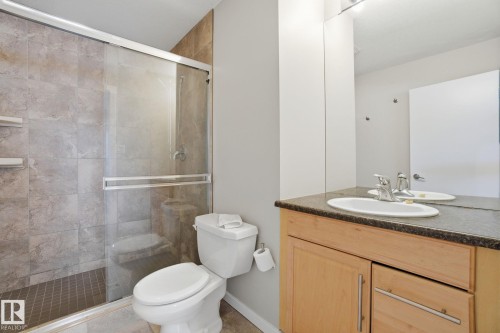 4 14315 Stony Plain Road, Edmonton, AB - Indoor Photo Showing Bathroom