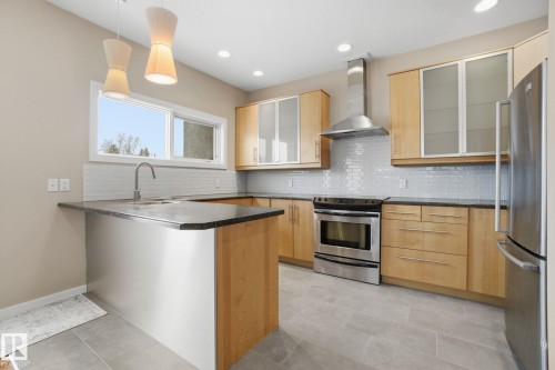 4 14315 Stony Plain Road, Edmonton, AB - Indoor Photo Showing Kitchen