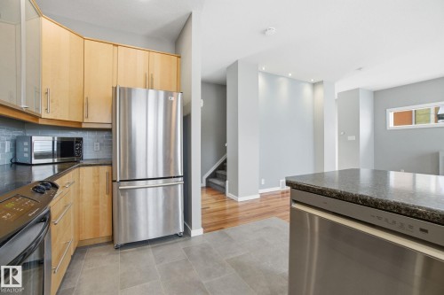 4 14315 Stony Plain Road, Edmonton, AB - Indoor Photo Showing Kitchen