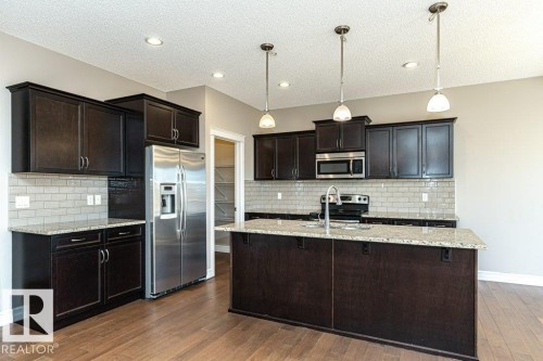 1920 33B Street, Edmonton, AB - Indoor Photo Showing Kitchen With Upgraded Kitchen