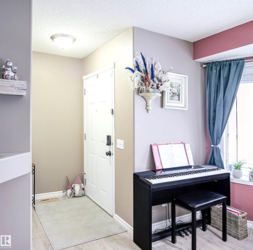 5836 204 Street, Edmonton, AB - Indoor