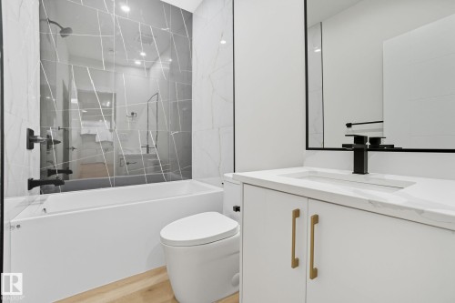 9007 153 Street, Edmonton, AB - Indoor Photo Showing Bathroom