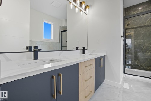 9007 153 Street, Edmonton, AB - Indoor Photo Showing Bathroom